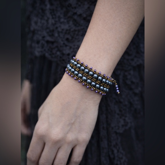 Hand Crafted Grey Pearl and Seed Bead Bracelet - Picture 3 of 9